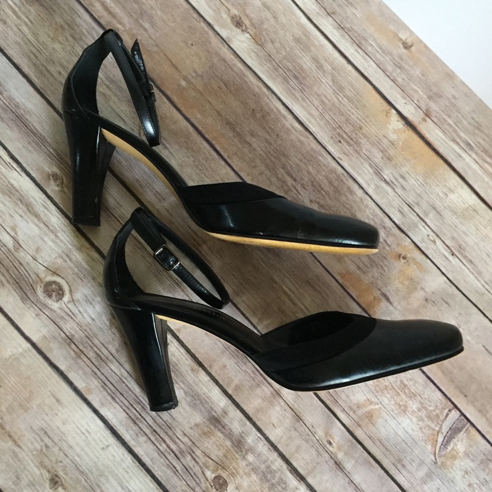 AK Anne Klein black pump heels 8m 3 inch heel